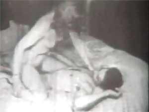 Vintage babe gives her boyfriend a very sexy blowjob in bed
